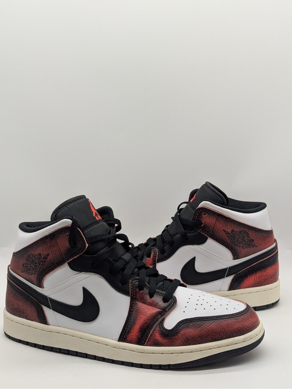 Mens Size 10.5 Nike Jordan 1 SE Mid Wear-Away Chicago Red Black Shoes DV9565-006
